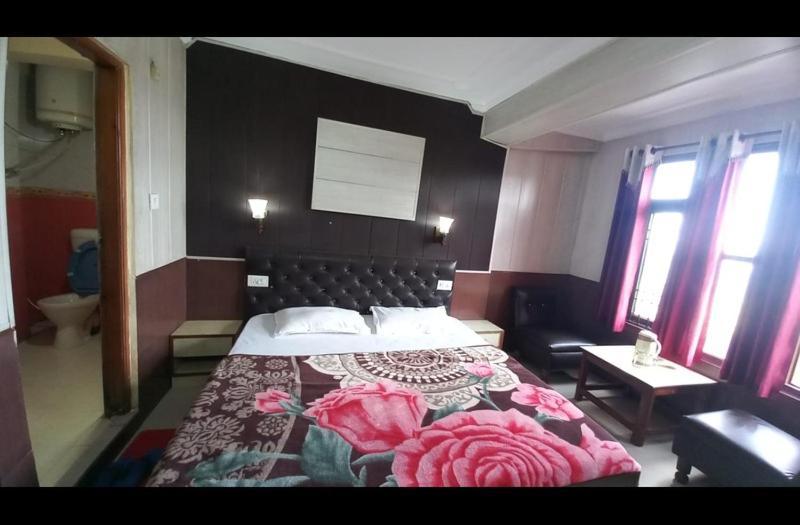 Hotel Harbans Shimla Exteriör bild
