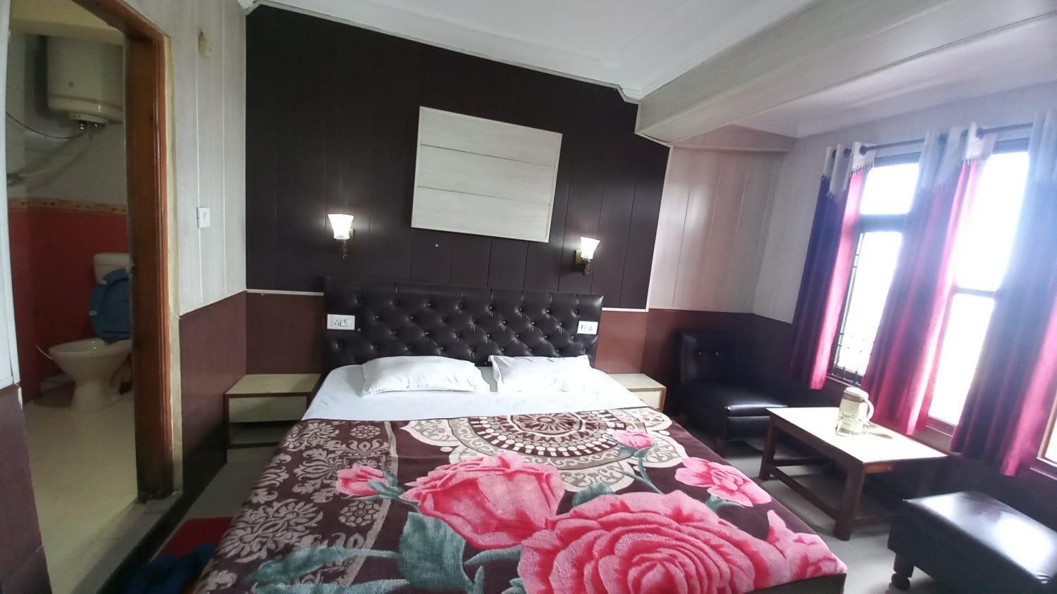 Hotel Harbans Shimla Exteriör bild