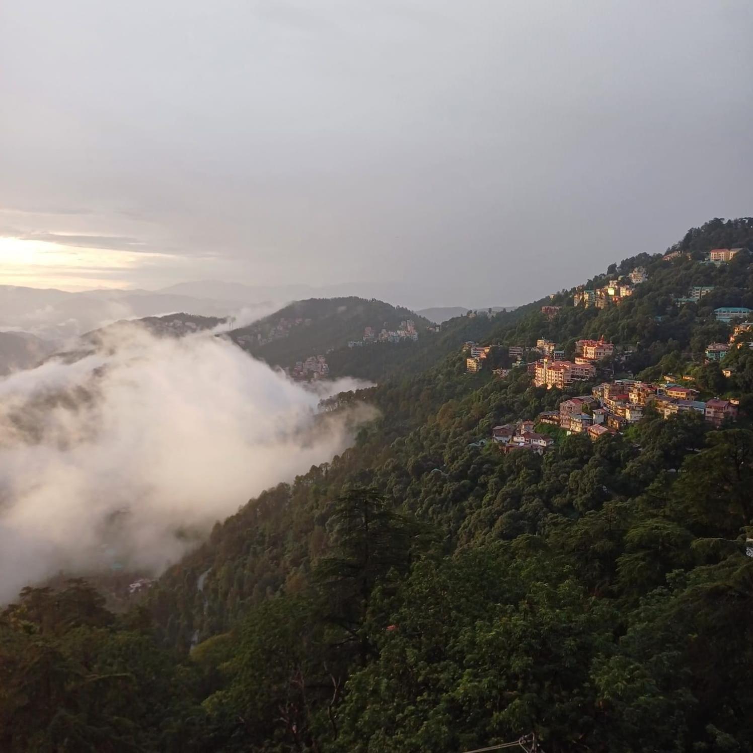 Hotel Harbans Shimla Exteriör bild